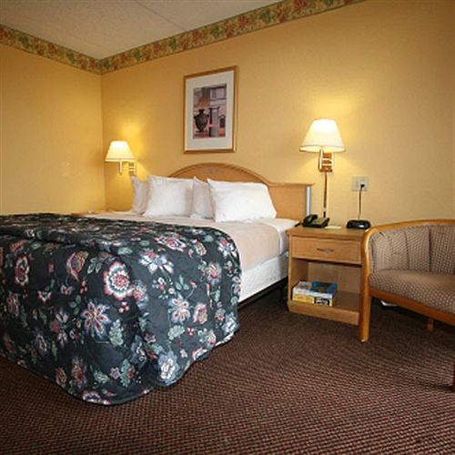 Knights Inn Six Flags Lodge West Habitación foto